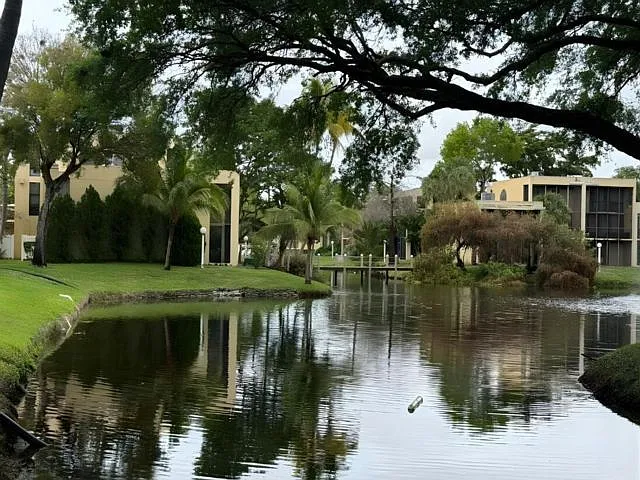 3 bed, 2.5 bath, $3,200 — Photo 2