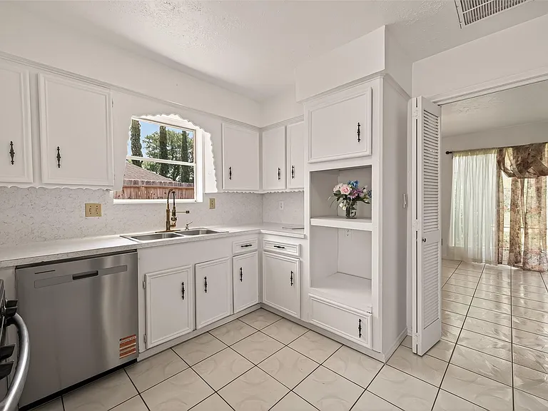 9422 Kristin Dr — Photo 26