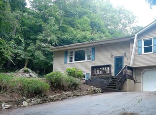 1 Chincopee Ave, Hopatcong, NJ 07843