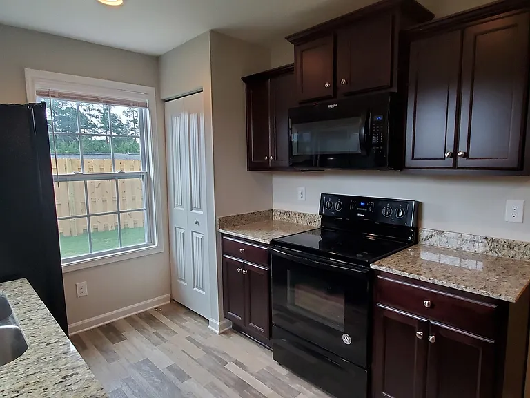 129 Nobility Dr — Photo 4