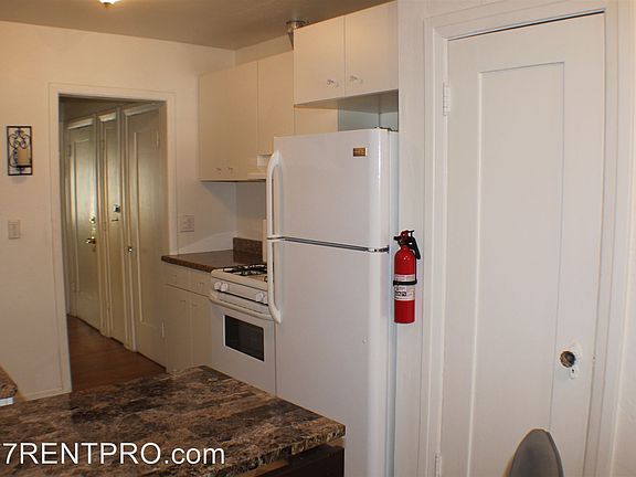 3rd image of 8722 W Pico Blvd