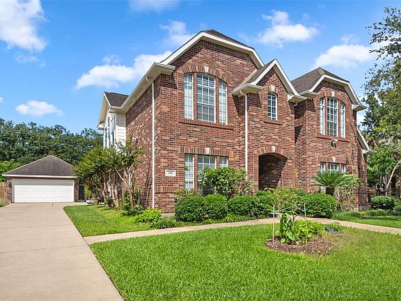 4th image of 210 Brook Forest Trl