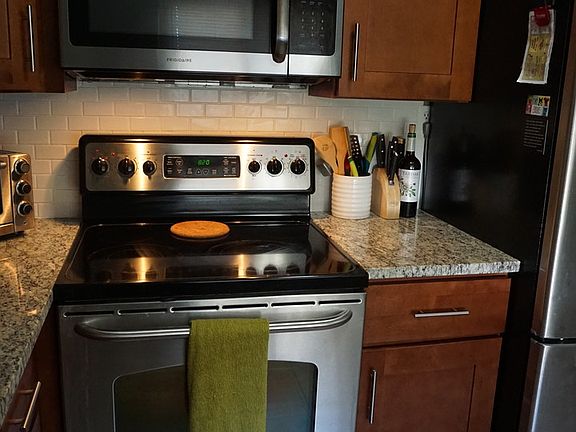 5th image of 84 Candlewood Dr