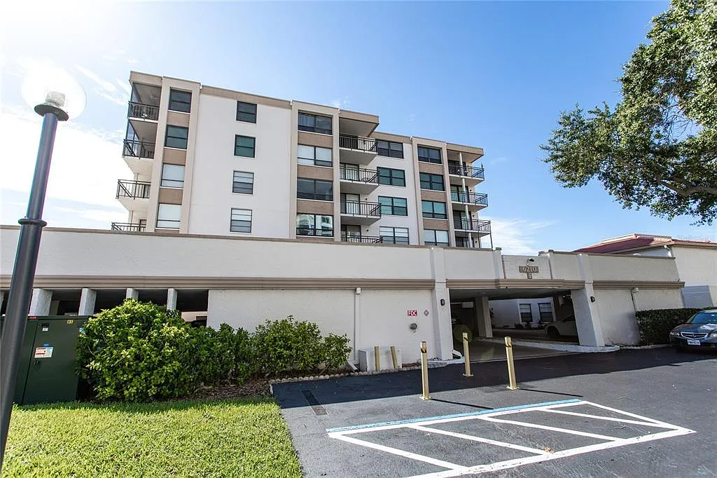 2 bed, 2.0 bath, 1030 sqft, $3,000 — Photo 3