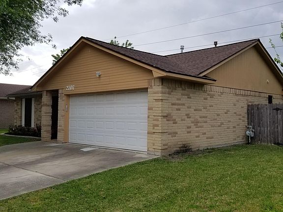 3rd image of 2707 N Brompton Dr