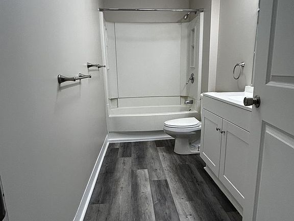 5th image of 109 Tompkins St #5