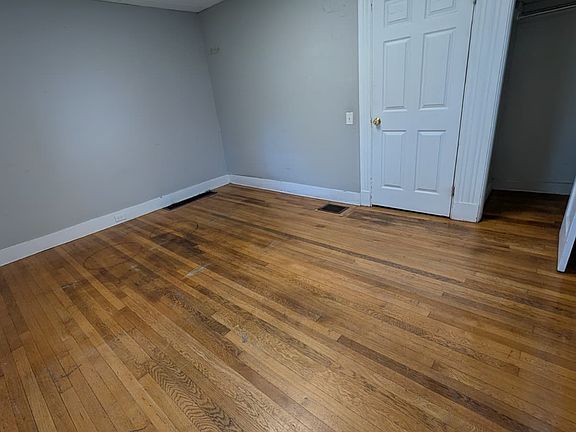 5th image of 476 Thompson Ave #11