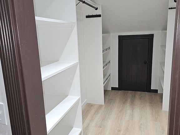 5th image of 4445 SW Stoddard Dr #1