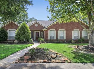 617 Woodview Dr, Friendswood, TX 77546