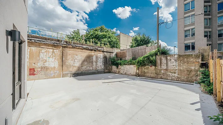 Rented by Nooklyn NYC LLC | media 11