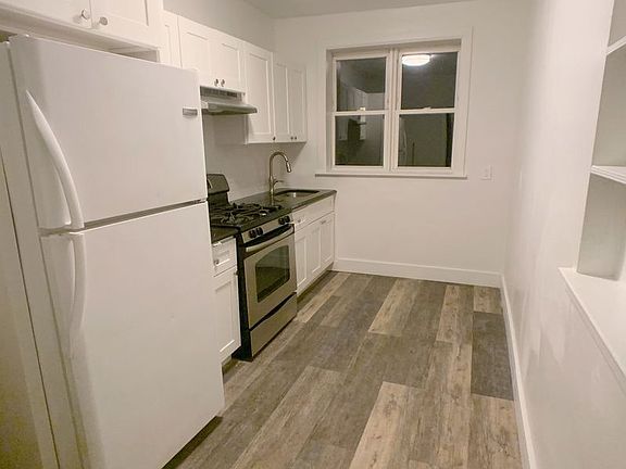 4th image of 3037 82nd St #2