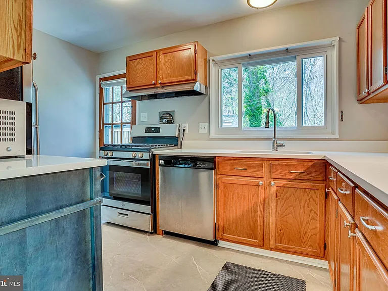 7430 Hastings St — Photo 17