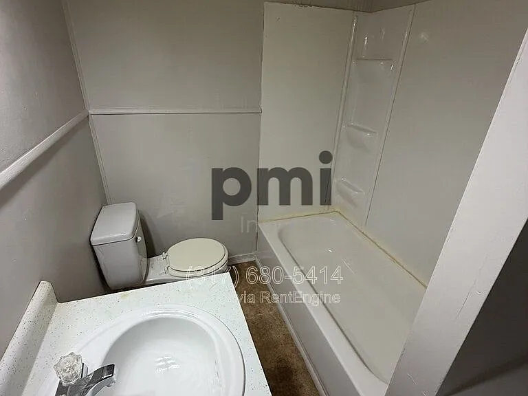 1311 E 11th St #4 — Photo 10