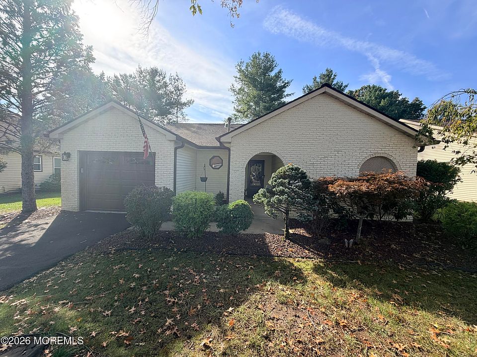 1st image of 7 Hampton Drive
