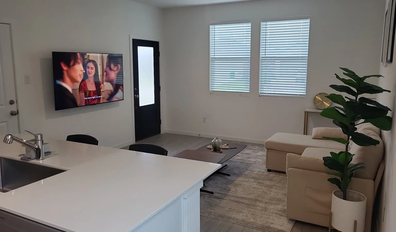 1 bed, 570 sqft, $1,400 — Photo 2