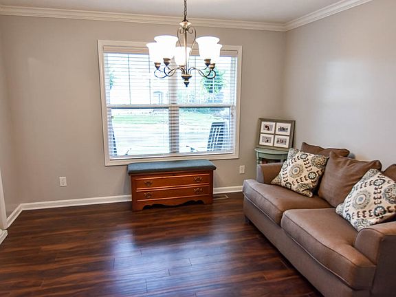 4th image of 14935 Kingsmont Dr
