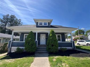 14 Middle St, West Warwick, RI 02893