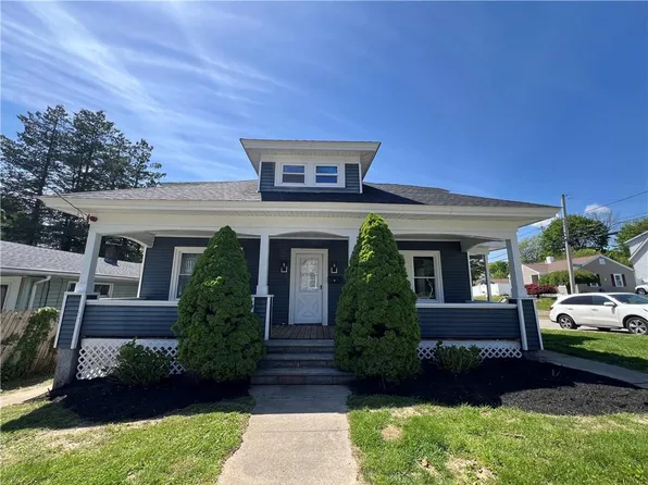 14 Middle St, West Warwick, RI 02893