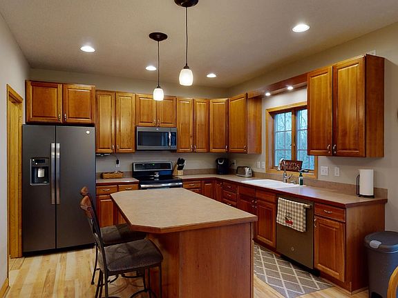 5th image of 806 17th Ct SE