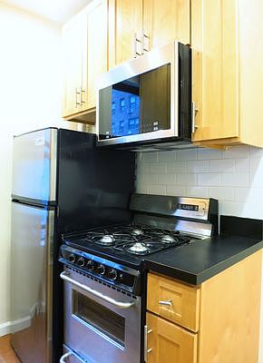3rd image of 220 E 78th St APT 24