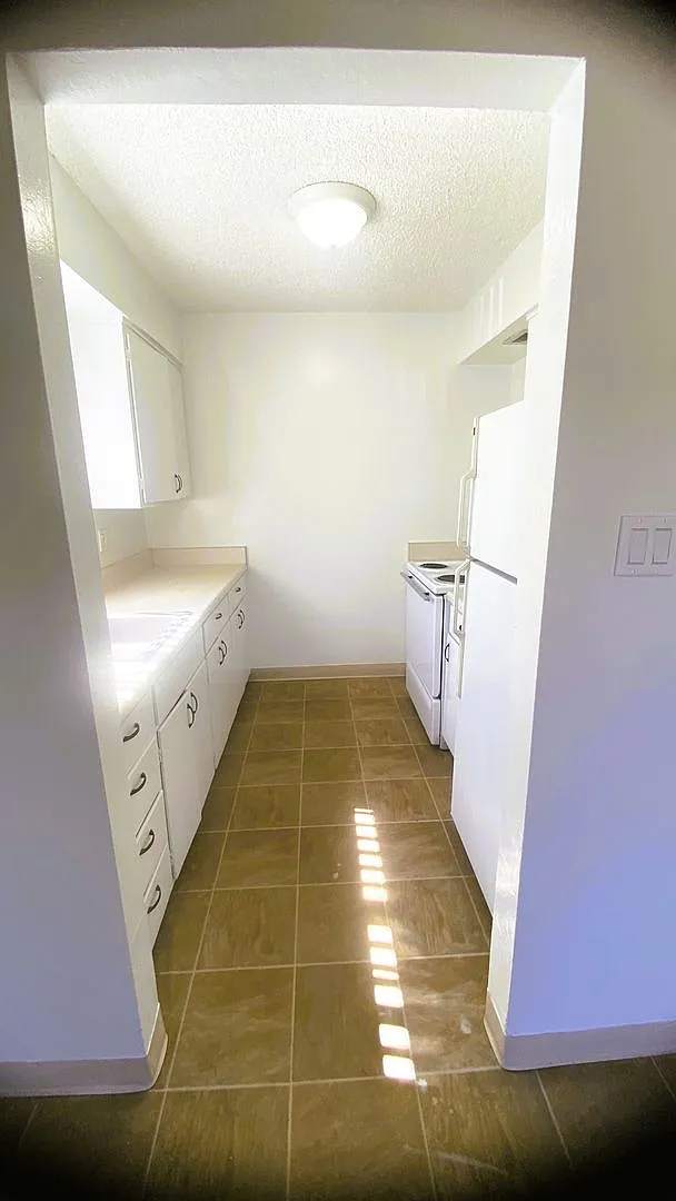 1746 Kidder Ave — Photo 4