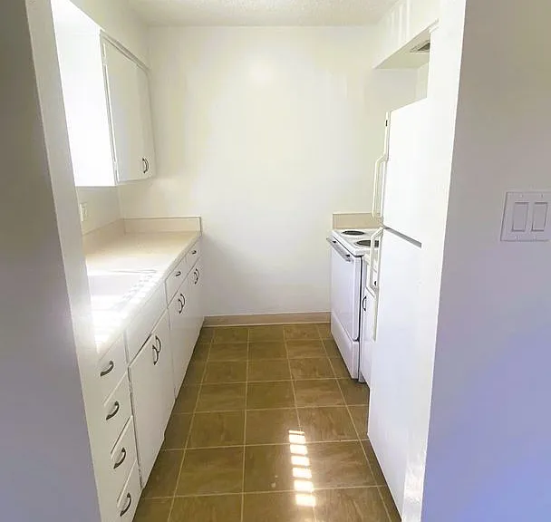 1746 Kidder Ave — Photo 9