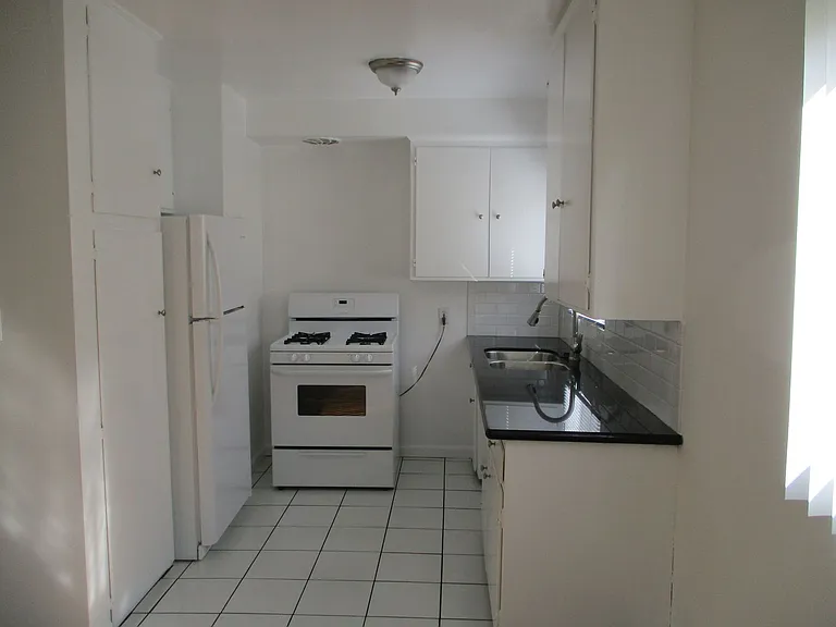 1435 N Fairfax Ave #4 — Photo 6