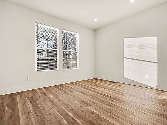 4th image of 229 Front St