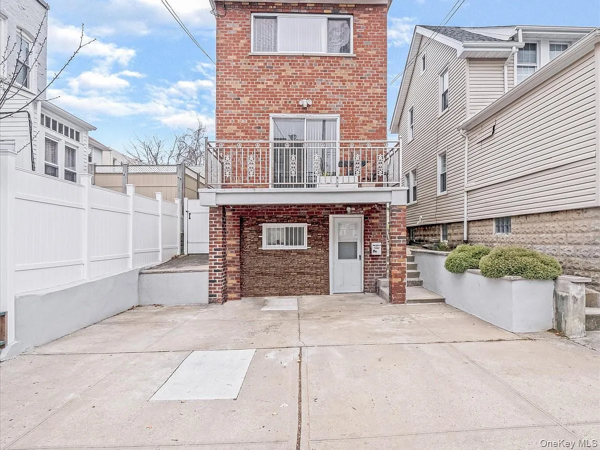 3 bed, 2227 sqft, $4,500 — Photo 1