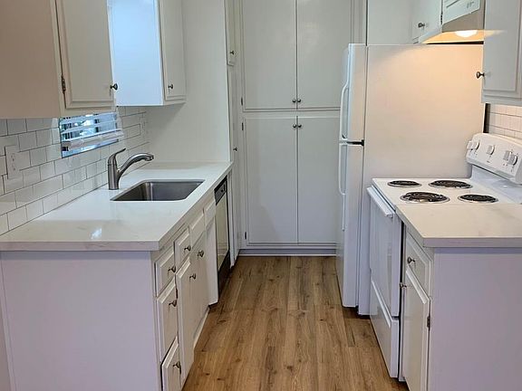 4th image of 1226 E 2nd St #1-1226-01