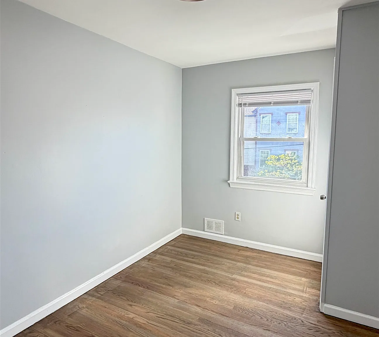 3 bed, 2.0 bath, 1150 sqft, $2,600 — Photo 3