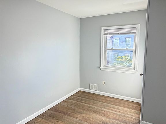 3rd image of 155 W 30th St