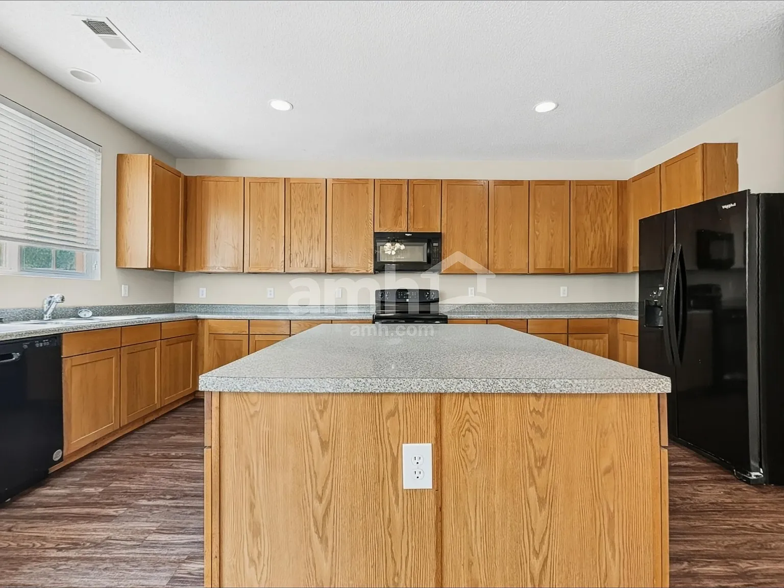 3 bed, 2.5 bath, 2992 sqft, $2,380 — Photo 4