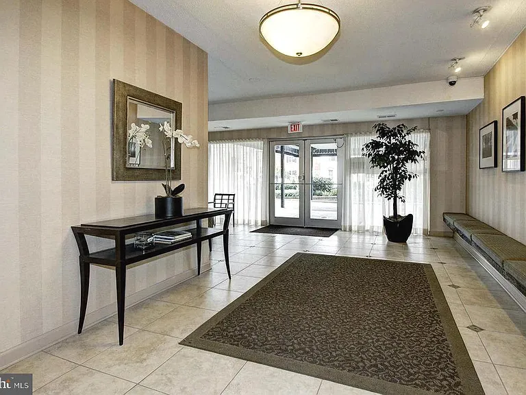 4800 Chevy Chase Dr #404 — Photo 2