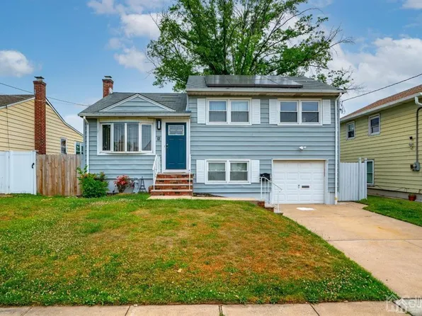 12 Oak St, Carteret, NJ 07008