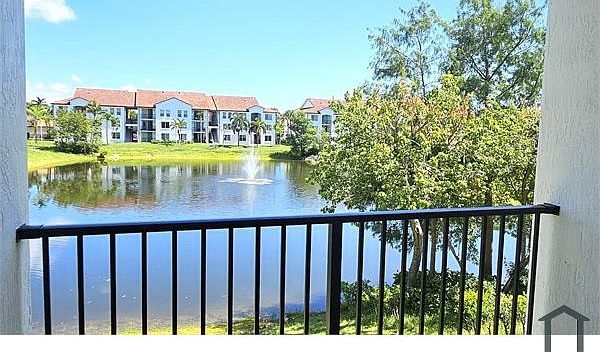 1st image of 816 Villa Cir #816