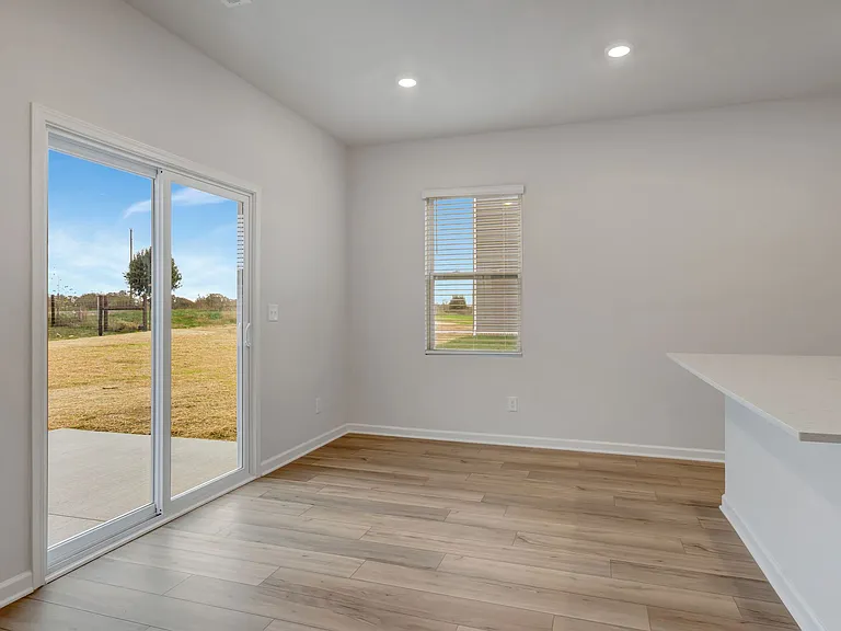 720 Emerson Ln — Photo 22