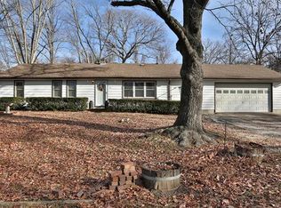 101 Valley Dr, Fenton, MO 63026