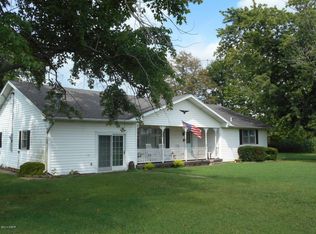 10453 Hickory Hill Ln, Flora, IL 62839