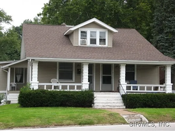 810 Mascoutah Ave photo 1