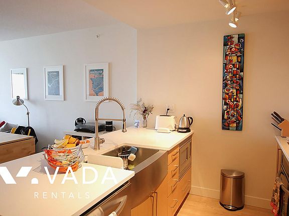 5th image of 251 E 7th Ave #913