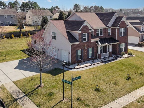 3rd image of 5828 Kelyn Hills Dr