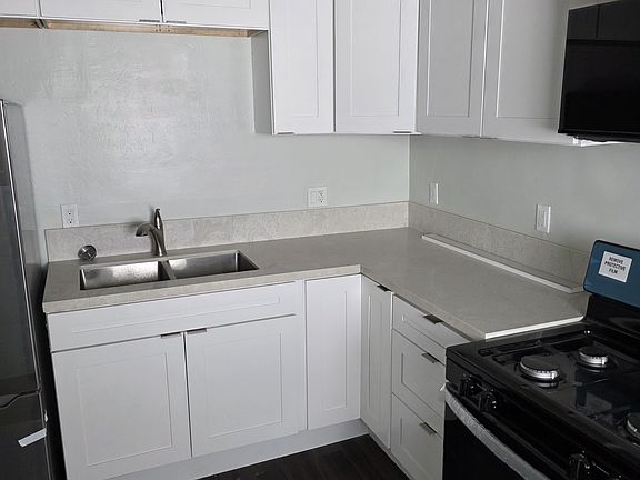 3rd image of 4064 E Broadway