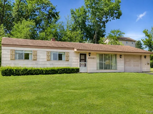 4681 Newcroft St, Commerce Township, MI 48382