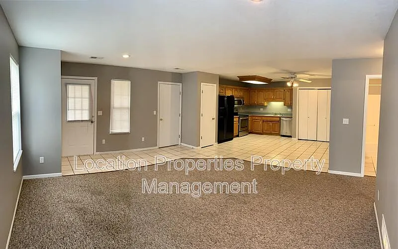 3 bed, 2.0 bath, 1300 sqft, $1,650 — Photo 3