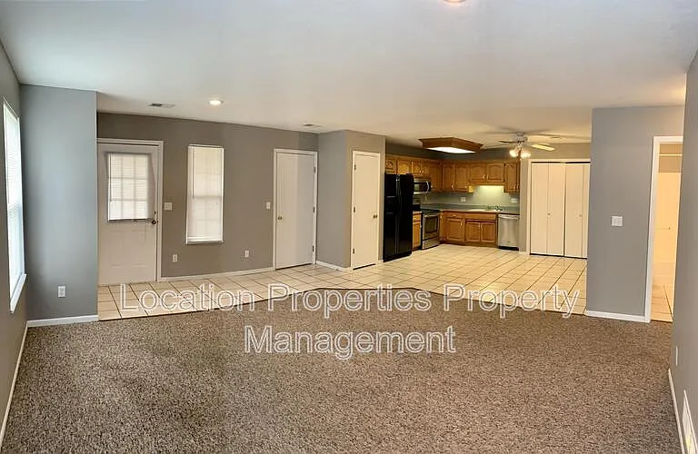 318 Creekside Ct #1 — Photo 3