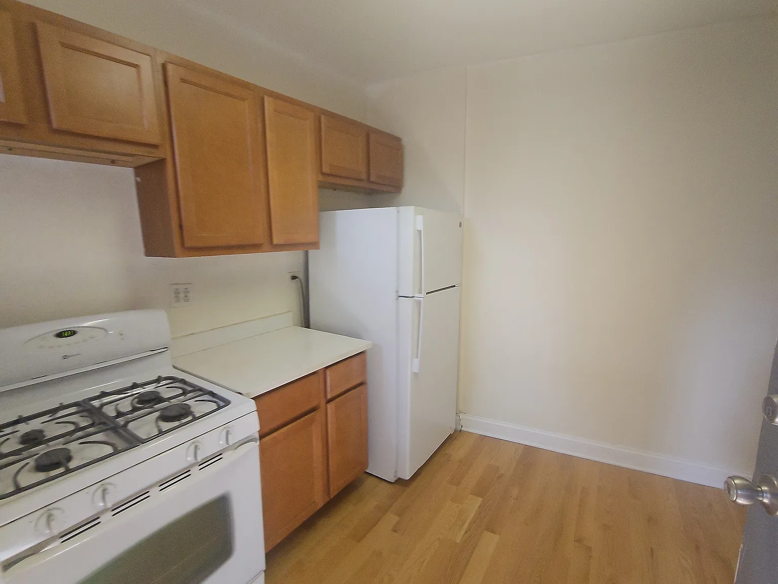 2 bed, 1000 sqft, $1,495 — Photo 2