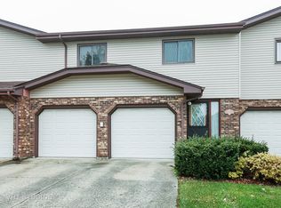 909 Meadow Ridge Ln, New Lenox, IL 60451