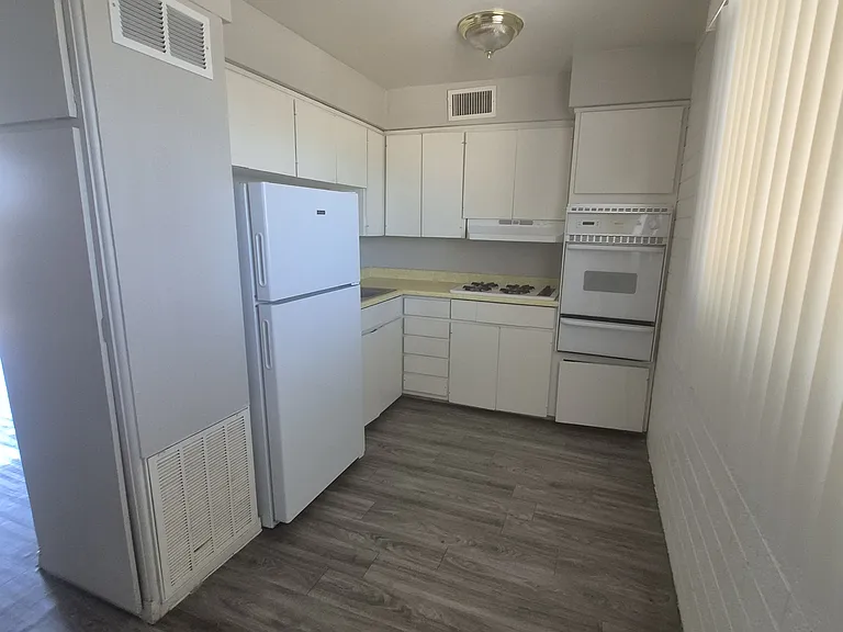 420 E McMurray Blvd — Photo 68