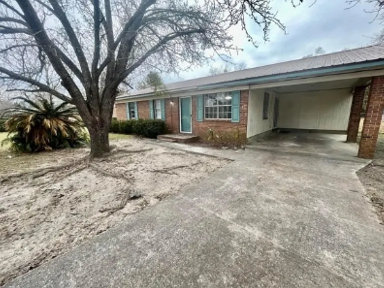 10 Gussie Ave — Photo 1